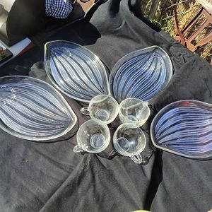 8 pc glass snack set.